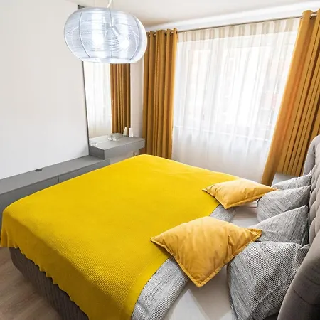 בראשוב Pentha Apt - Stylish And Spacious 2-Bedroom Apartment Near Coresi Mall מראה חיצוני תמונה