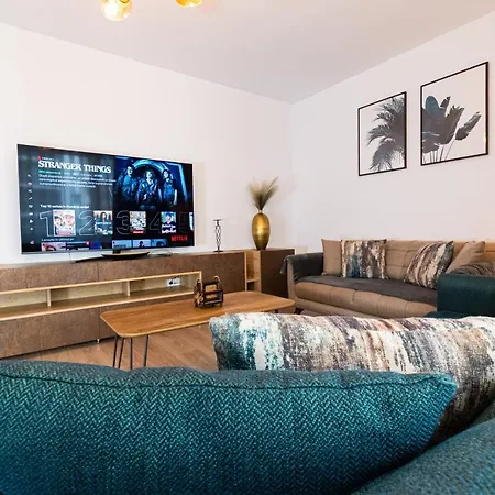 בראשוב Pentha Apt - Stylish And Spacious 2-Bedroom Apartment Near Coresi Mall מראה חיצוני תמונה