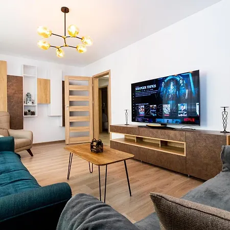 בראשוב Pentha Apt - Stylish And Spacious 2-Bedroom Apartment Near Coresi Mall מראה חיצוני תמונה
