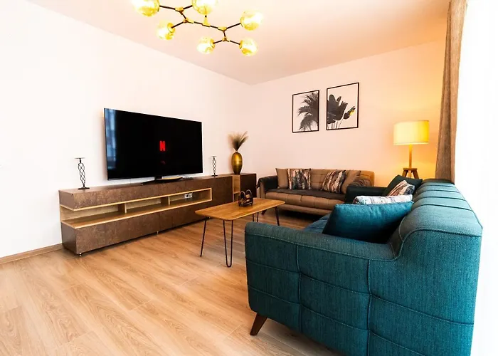Pentha Apt - Stylish And Spacious 2-Bedroom Apartment Near Coresi Mall