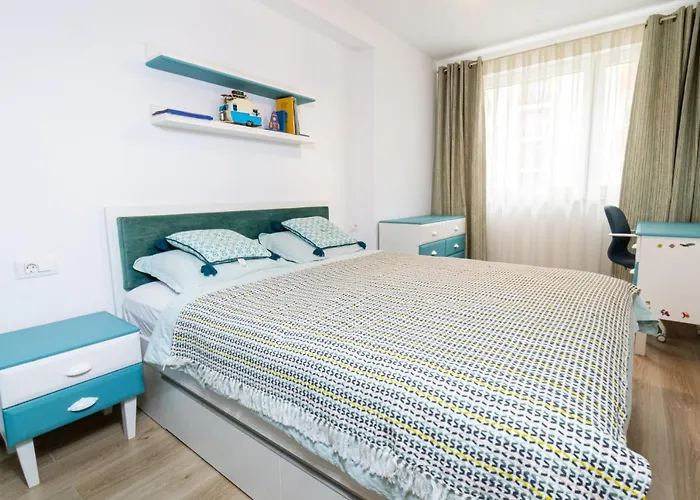 Pentha Apt - Stylish And Spacious 2-Bedroom Apartment Near Coresi Mall