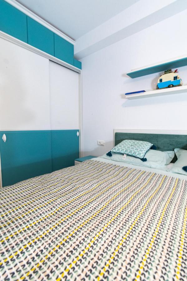 דירה Pentha - Stylish And Spacious 2-bedroom Near Coresi Mall בראשוב