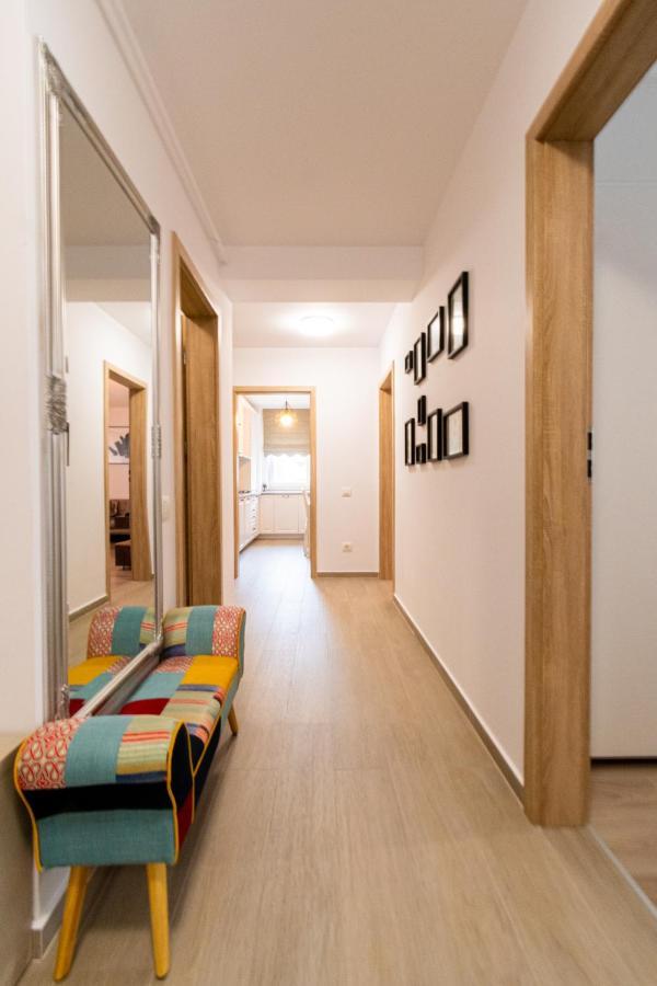 Pentha - Stylish And Spacious 2-bedroom Near Coresi Mall דירה *