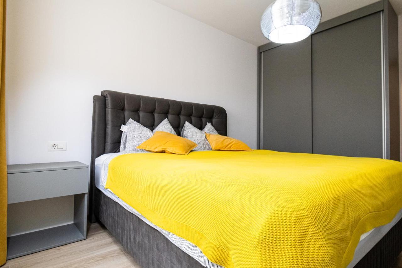 דירה Pentha - Stylish And Spacious 2-bedroom Near Coresi Mall