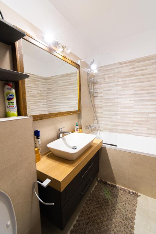 Pentha - Stylish And Spacious 2-bedroom Near Coresi Mall בראשוב