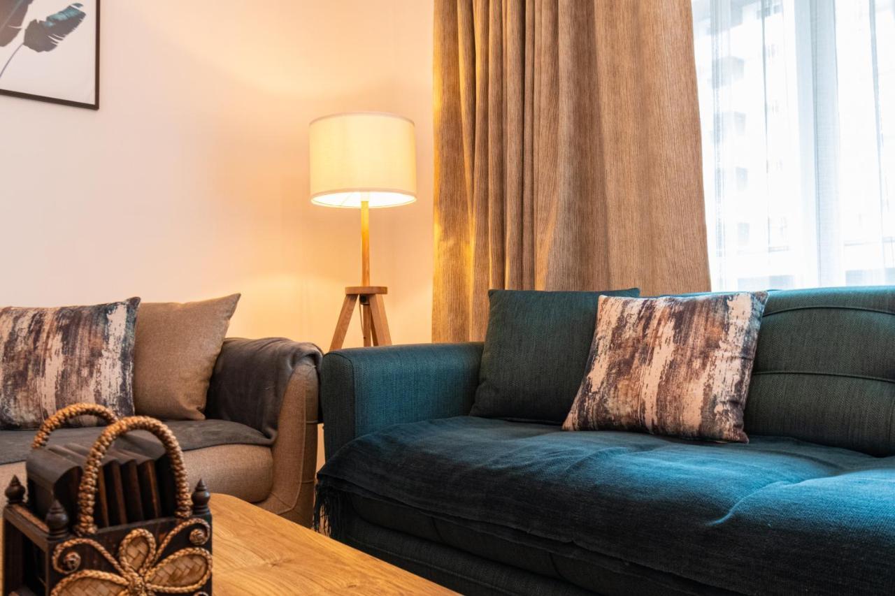 Pentha - Stylish And Spacious 2-bedroom Near Coresi Mall 公寓 *