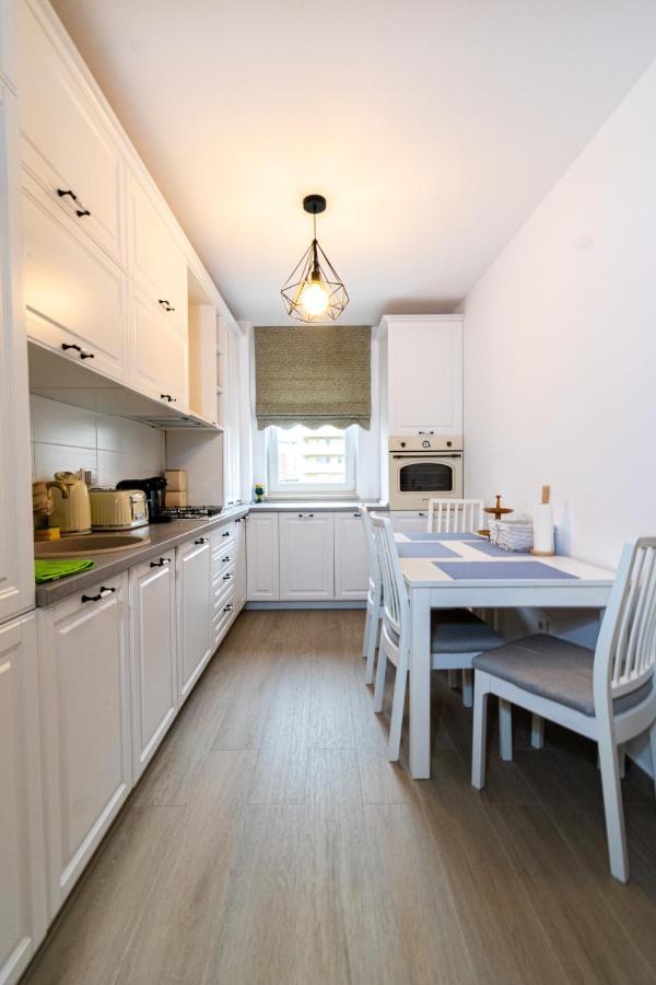 Pentha - Stylish And Spacious 2-bedroom Near Coresi Mall דירה *
