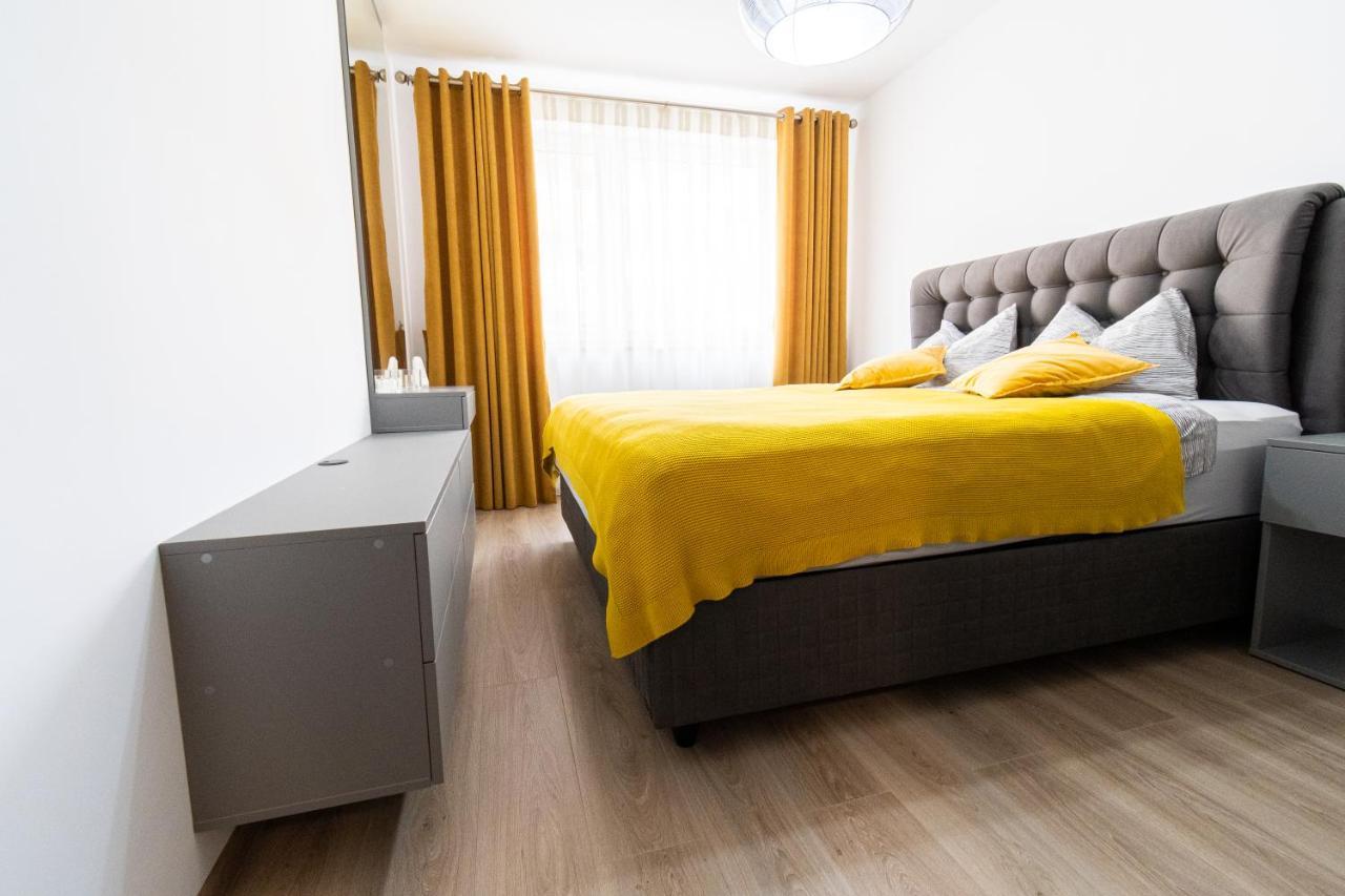 דירה Pentha - Stylish And Spacious 2-bedroom Near Coresi Mall *