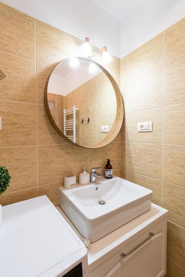 דירה Pentha - Stylish And Spacious 2-bedroom Near Coresi Mall בראשוב