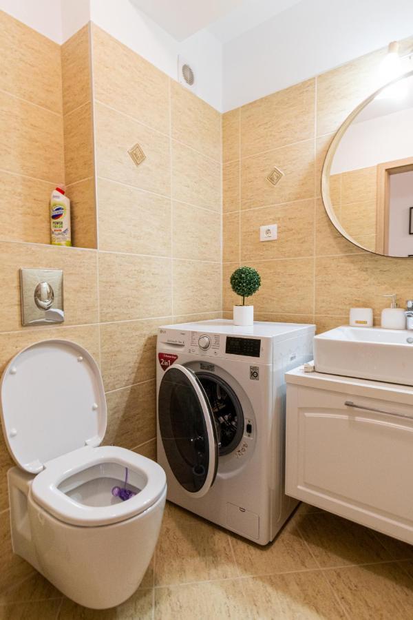 דירה Pentha - Stylish And Spacious 2-bedroom Near Coresi Mall